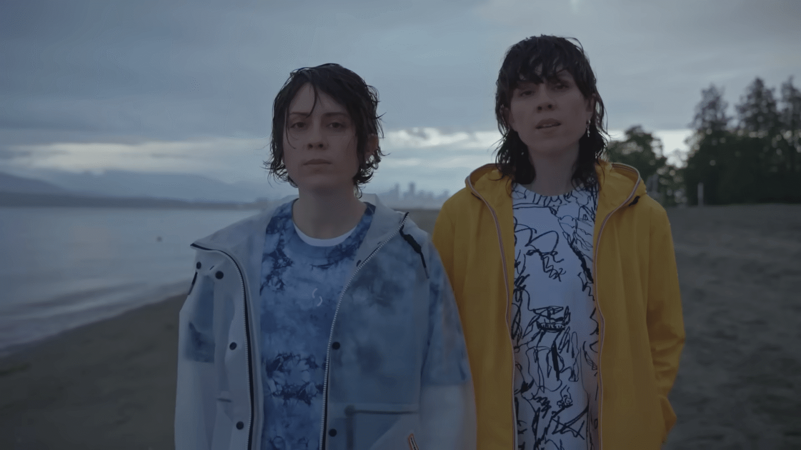 Tegan and Sara Yellow Official Music Video 0 45 screenshot