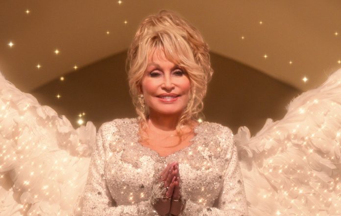 Dolly Parton Christmas main new 696x442 1