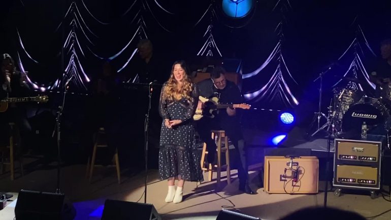 Vince Gills daughter performs