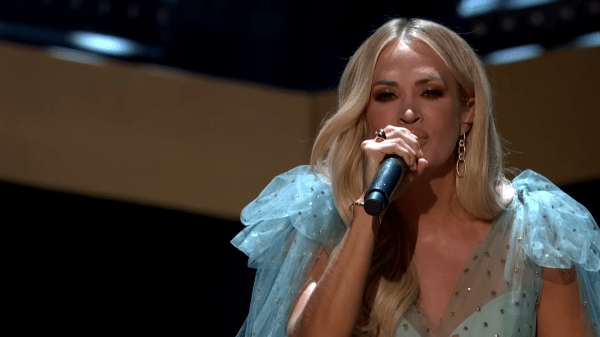 Carrie Underwood Performs Go Rest High On That Mountain CMT Giants Vince Gill 3 16 screenshot