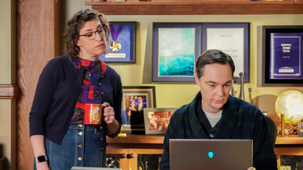 Mayim and Jim parsons In Young Sheldon series finale