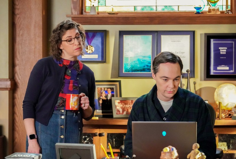 Mayim and Jim parsons In Young Sheldon series finale