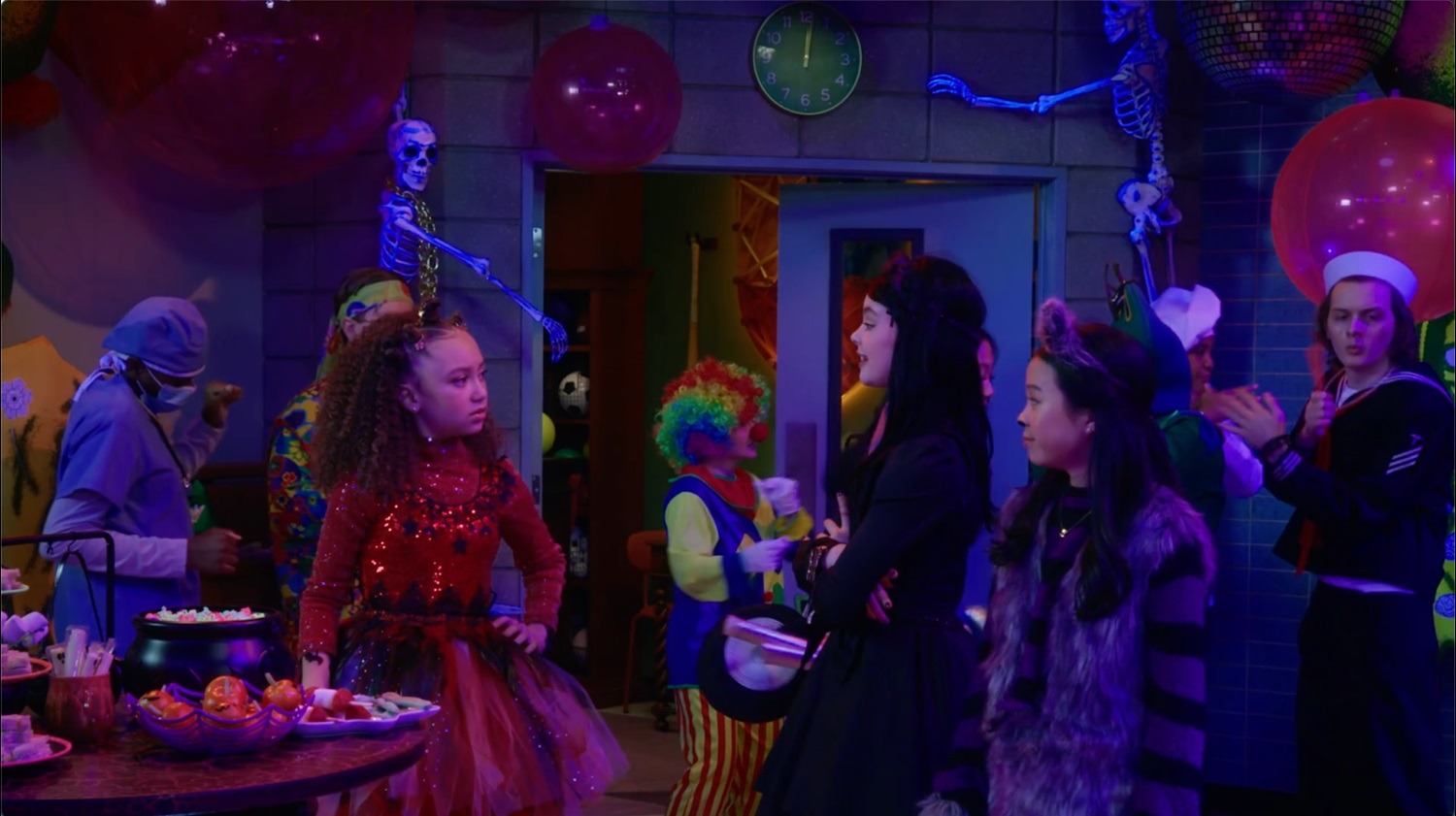 disney vampirina teenage vampire (1)