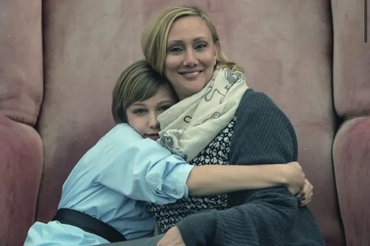 grace vanderwaal mom tina 102125
