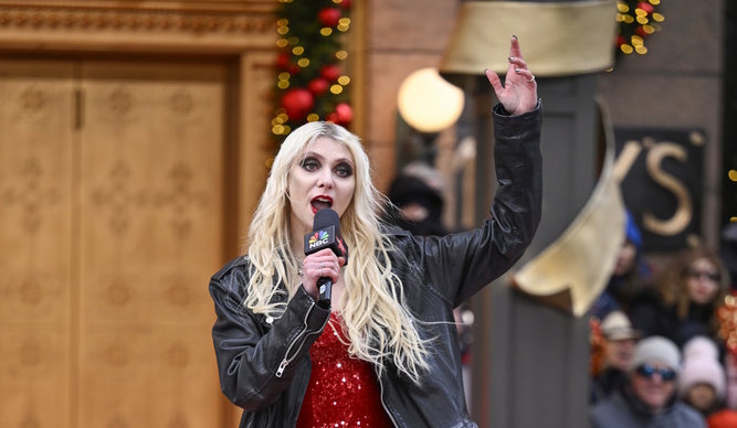 taylor momsen crop macys