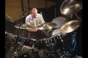 Phil Collins In The Air Tonight (Seriously Live in Berlin 1990) 6 3 screenshot