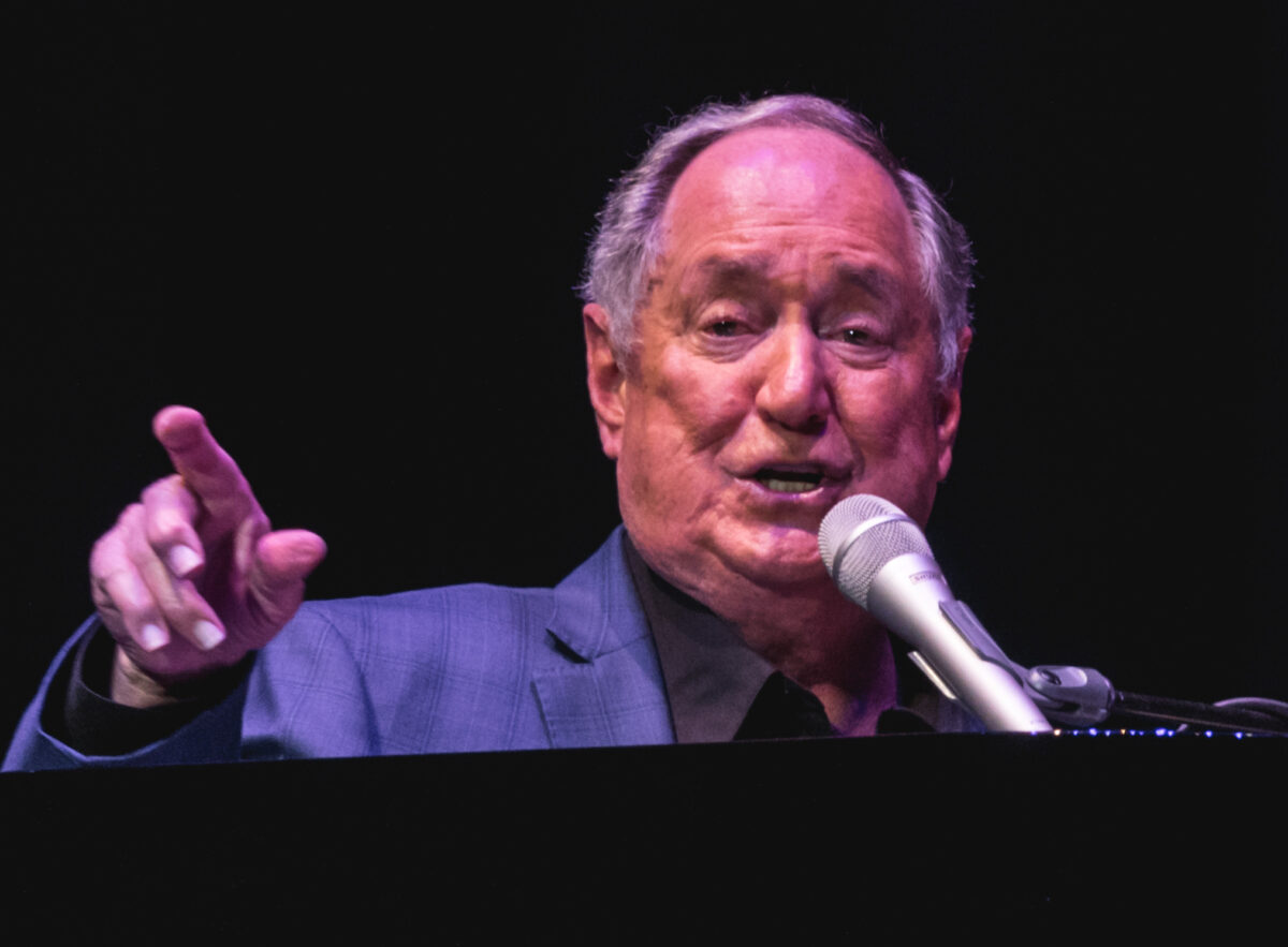 Neil Sedaka Royal Albert Hall Monday 18th September 2017 SedakaRAH180917 4 (37448314971) (cropped)