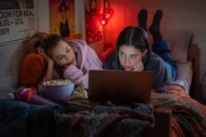 ROOMMATES 20250703 06410 R 1536x1024