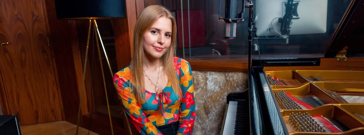 Emily Linge in the YouTube video for her single "Biggest Mistake" (Photo: YouTube)