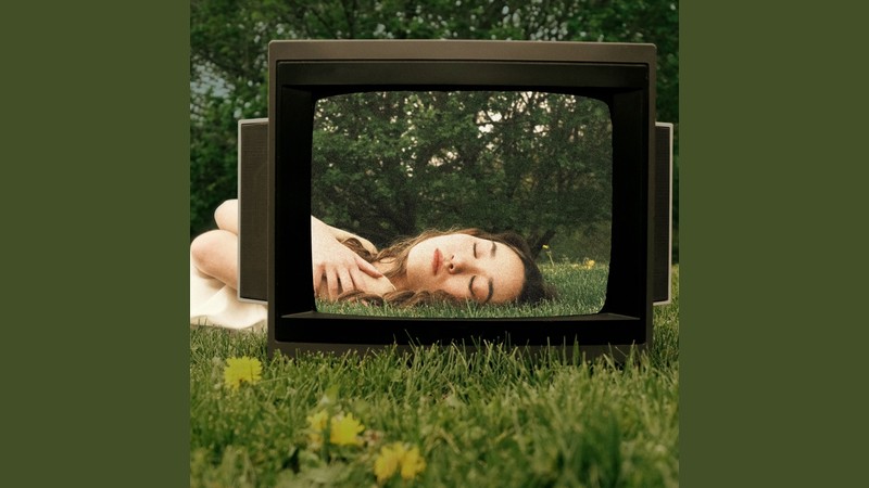 Ava Ro's debut EP stranger on tv cover art