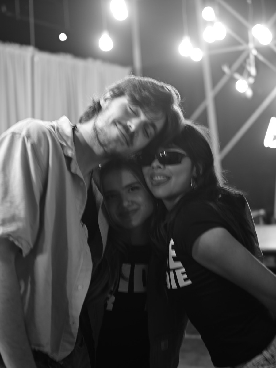Madeleine McGraw, Xochitl Gomez and Jack Champion behind the scenes of Bad Influence