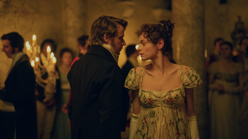 Emma Corrin as Elizabeth Bennet and Jack Lowden as Mr. Darcy in Netflix's Pride and Prejudice